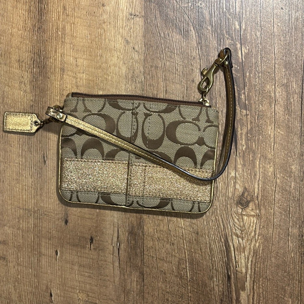Coach wristlet authentic - Picture 1 of 4